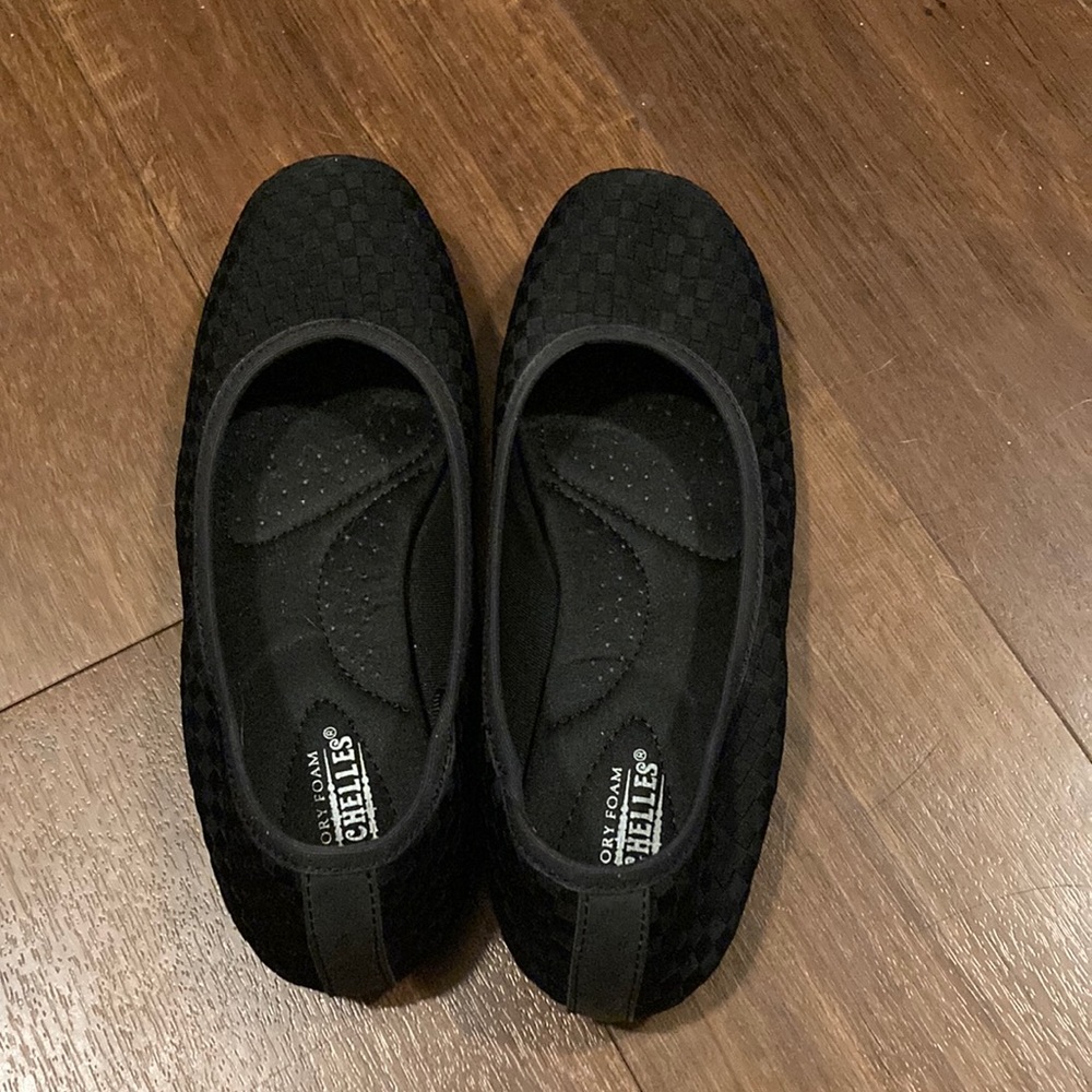 Black flats with memory foam insoles - Picture 1 of 2